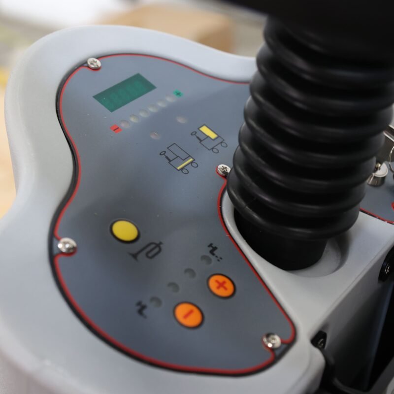 Nilfisk Ride-on Scrubber Dryer 850R NIL | Robust Ride-On Scrubber Dryer for Demanding Spaces