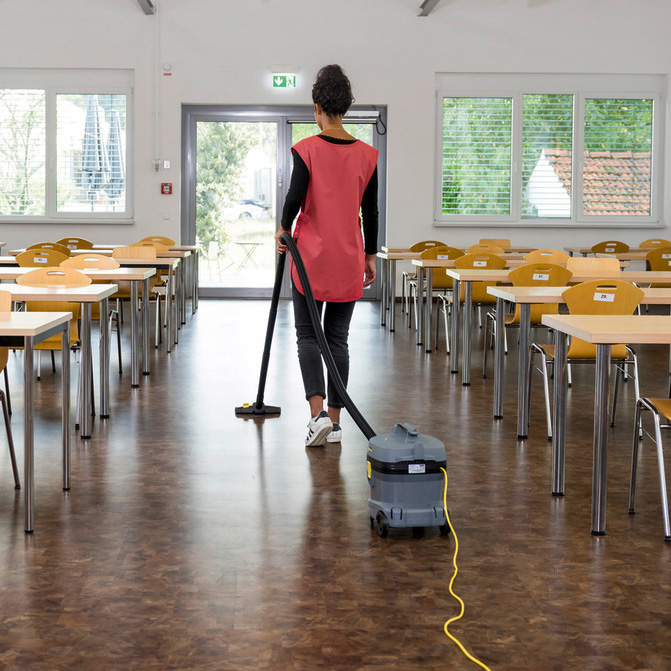 Karcher T 11/1 Classic Dry Vacuum Cleaner | Lightweight Compact 11L Capacity for Professional Use