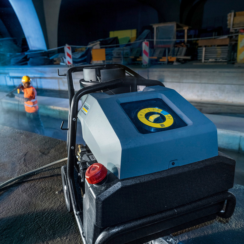 Karcher HDS 9/20-4 M Classic Hot Water Pressure Cleaner | 900 L/h, 30L Fuel Tank, Ideal for Mobile Cleaning