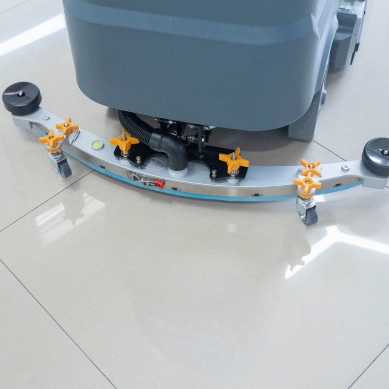 KH-G650 Ride-On Sweeper And Scrubber | Cylindrical Brush, 1000mm Squeegee & 4000㎡/H for Warehouses