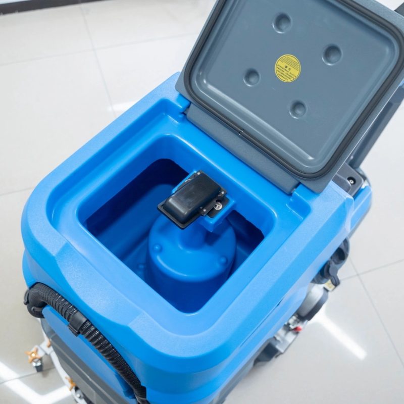 KH-G650 Ride-On Sweeper And Scrubber | Cylindrical Brush, 1000mm Squeegee & 4000㎡/H for Warehouses